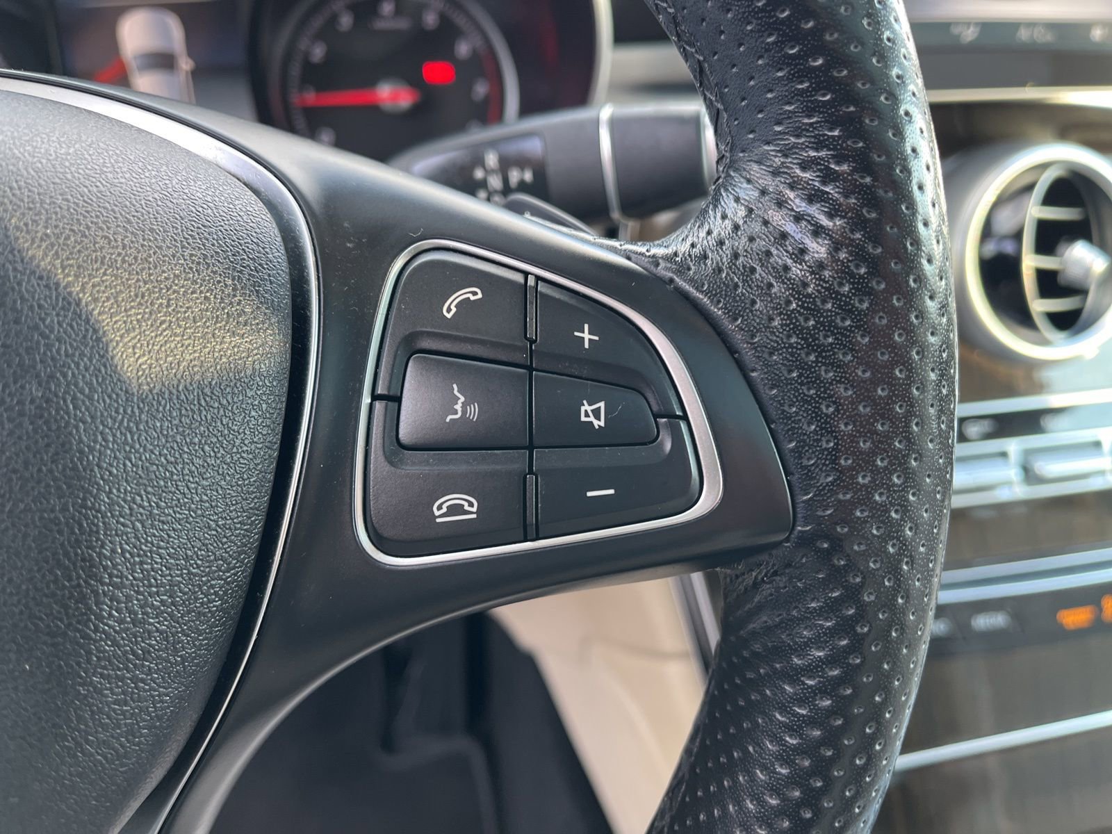 Used 2019 Mercedes-Benz GLC 300 4MATIC image 30