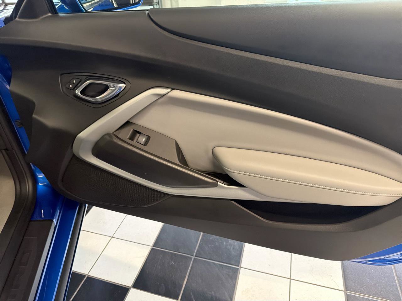 Used 2017 Chevrolet Camaro SS RWD image 21