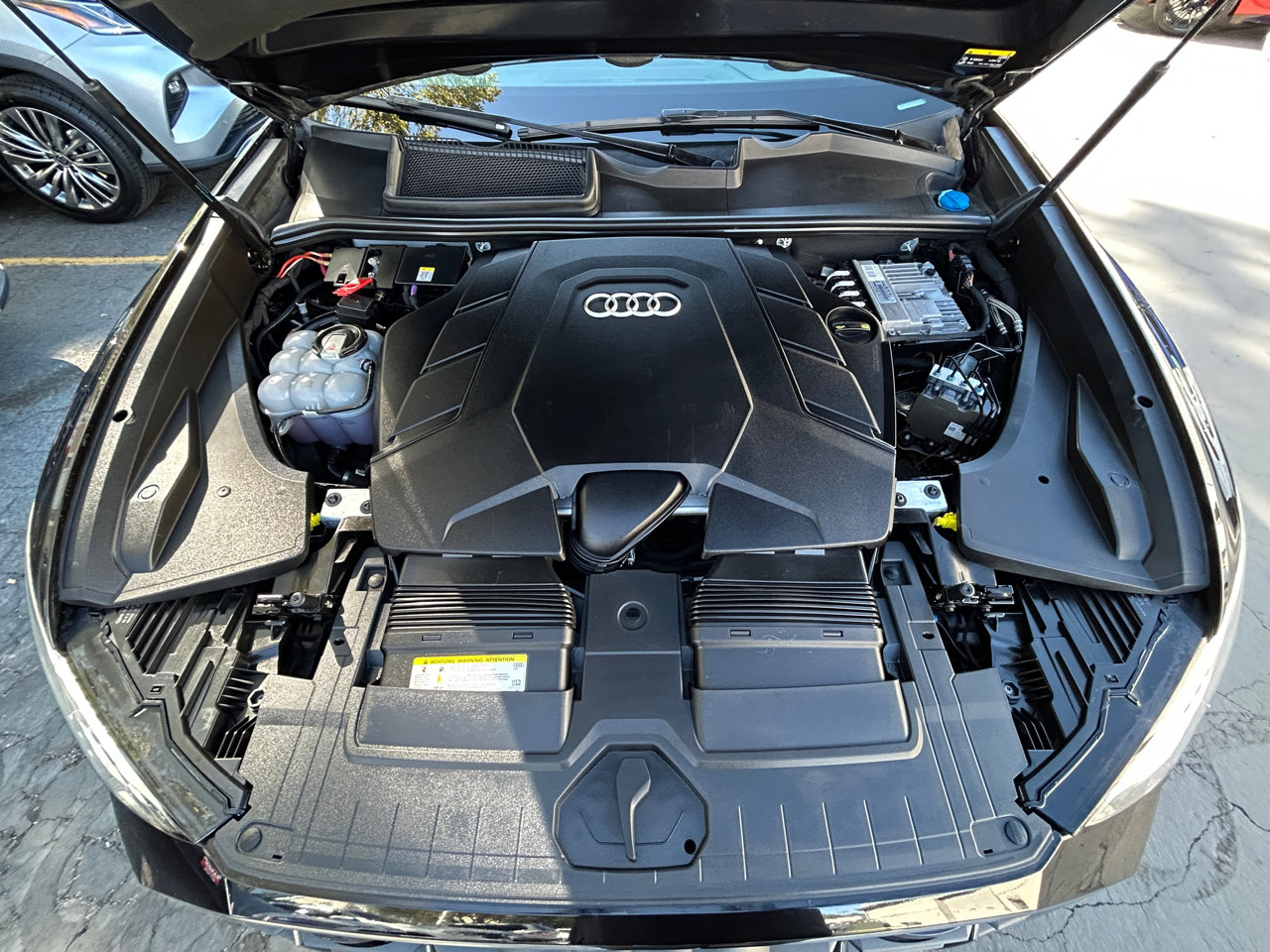 Used 2019 Audi Q8 Prestige w/ Luxury Package image 7