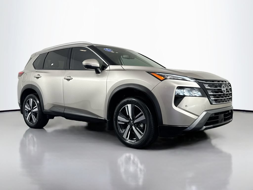 Used 2025 Nissan Rogue SL AWD/4WD image 3