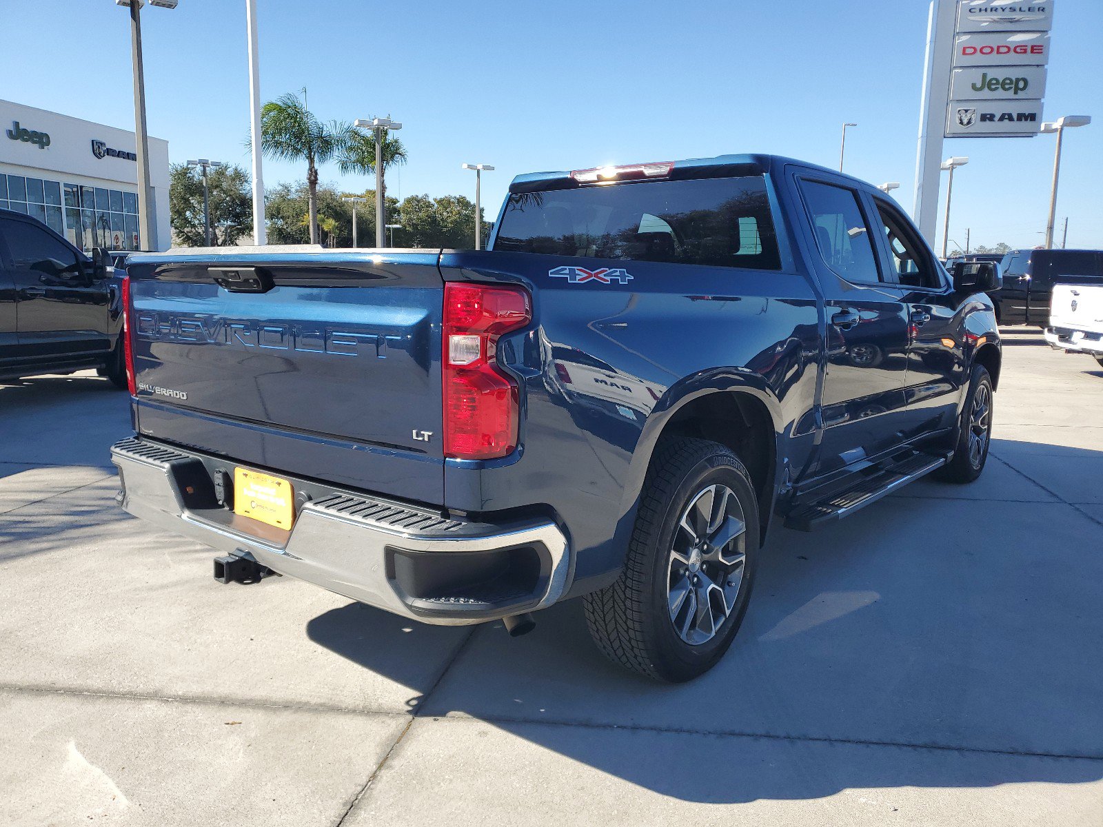 Used 2023 Chevrolet Silverado 1500 LT image 3