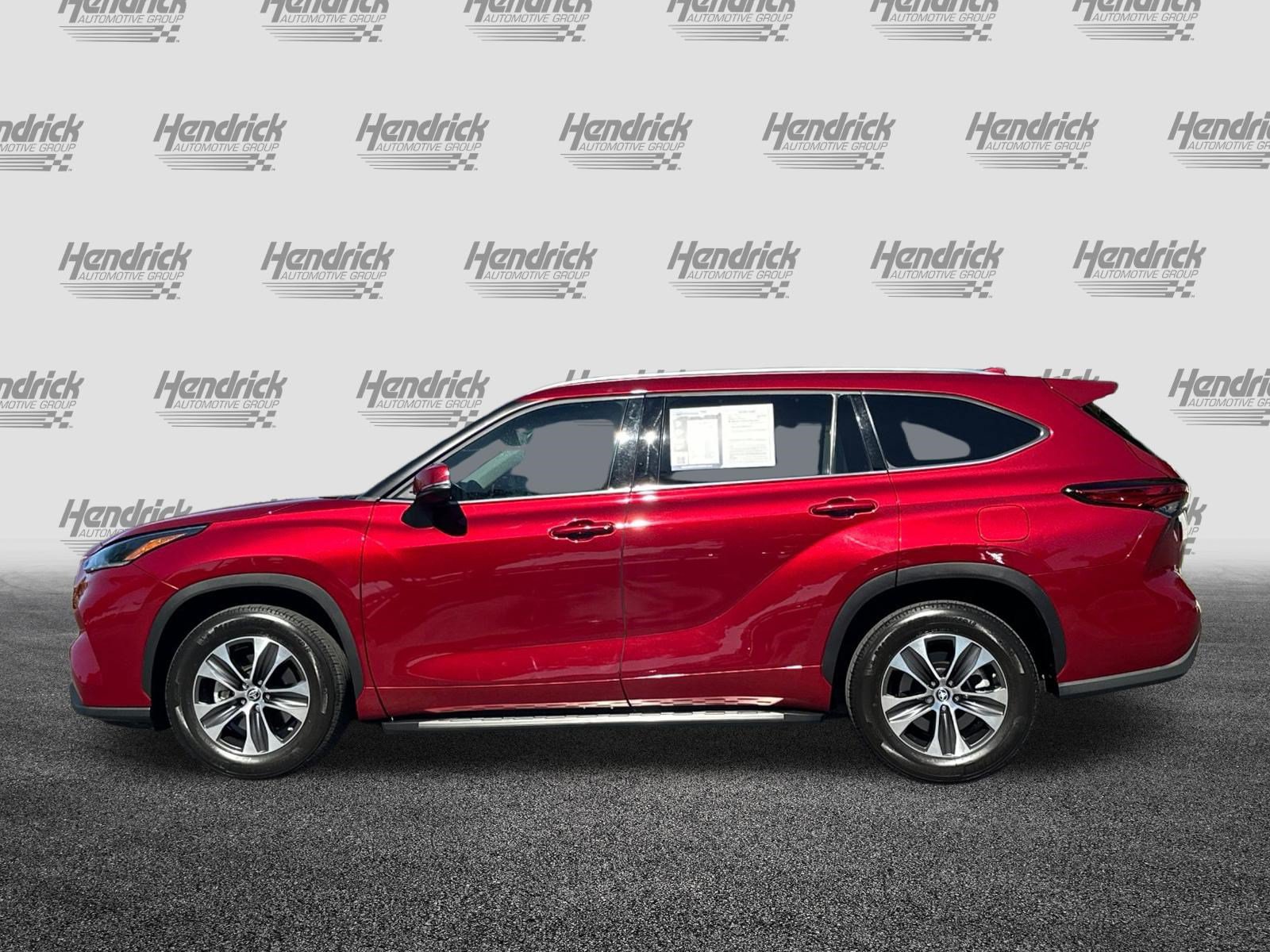 Used 2021 Toyota Highlander XLE FWD image 8