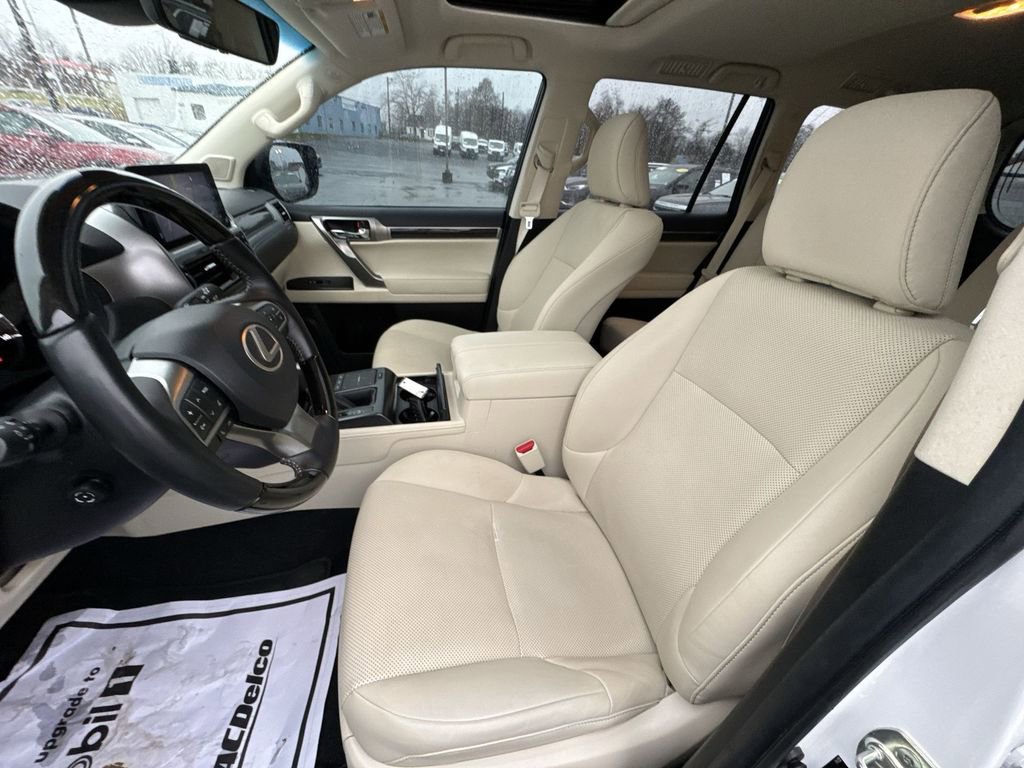 Used 2023 Lexus GX 460 Premium w/ Accessory Package image 11