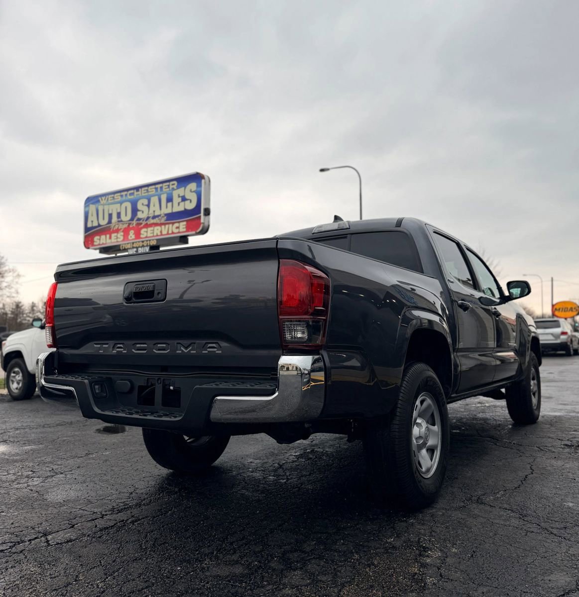 Used 2023 Toyota Tacoma SR5 RWD image 4