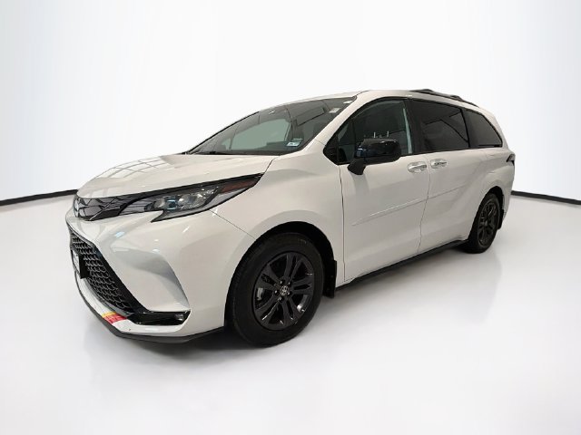 Certified 2025 Toyota Sienna XSE AWD/4WD image 3