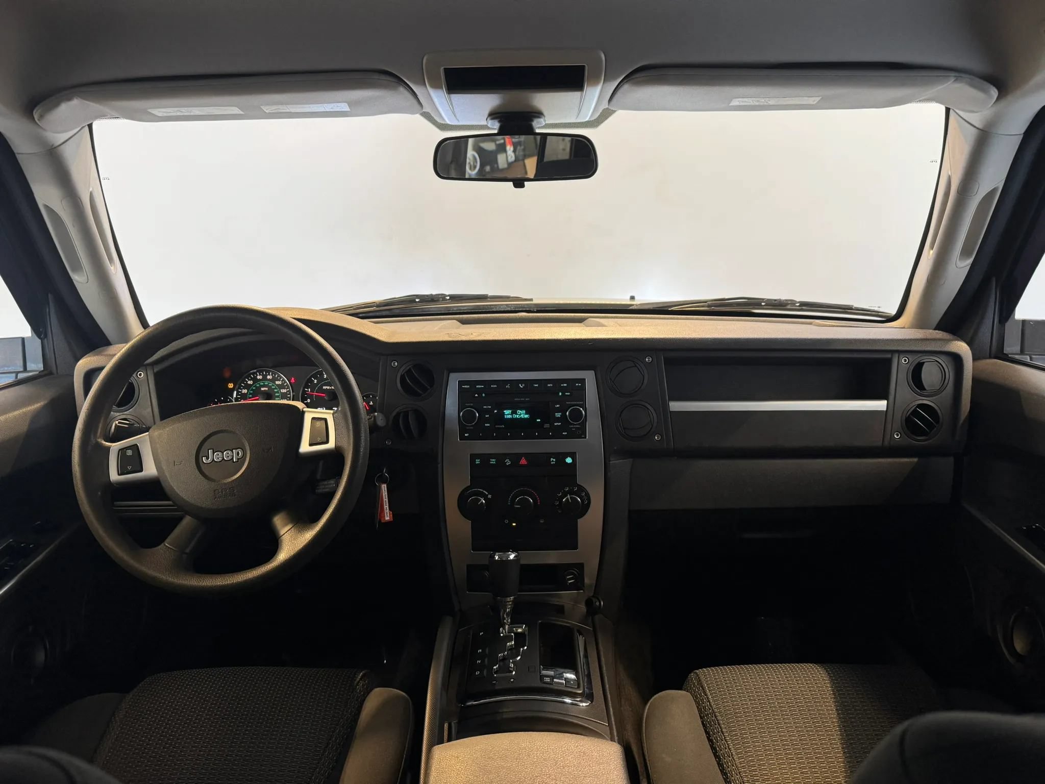 Used 2008 Jeep Commander Sport AWD/4WD image 9