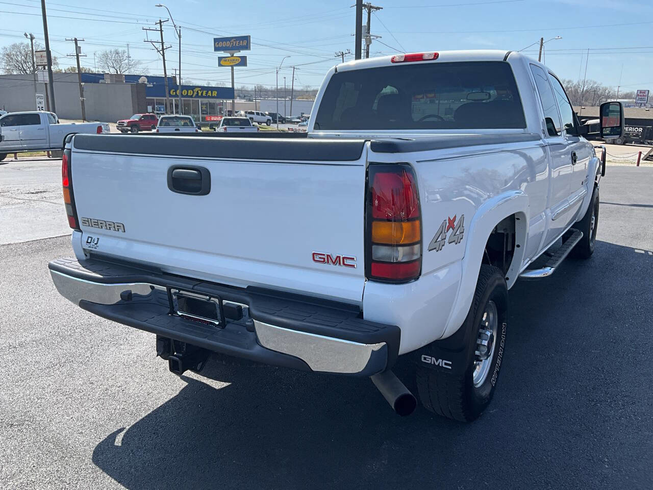 Used 2006 GMC Sierra 2500 SLE w/ Heavy-Duty Power Package image 5