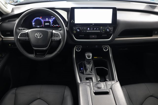 Used 2024 Toyota Grand Highlander Limited image 2