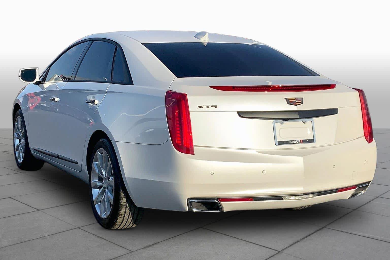Used 2016 Cadillac XTS Luxury w/ Driver Awareness Package FWD image 11