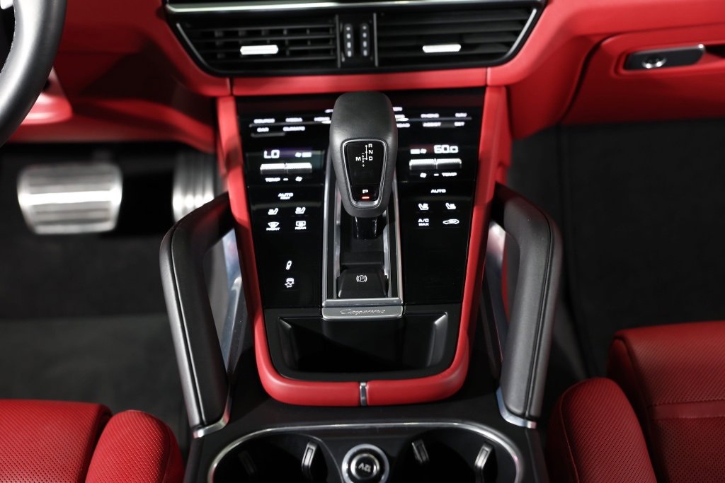 Used 2022 Porsche Cayenne Turbo image 43