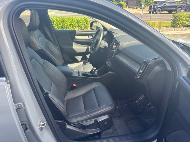 Certified 2025 Volvo XC40 B5 Core AWD/4WD image 15