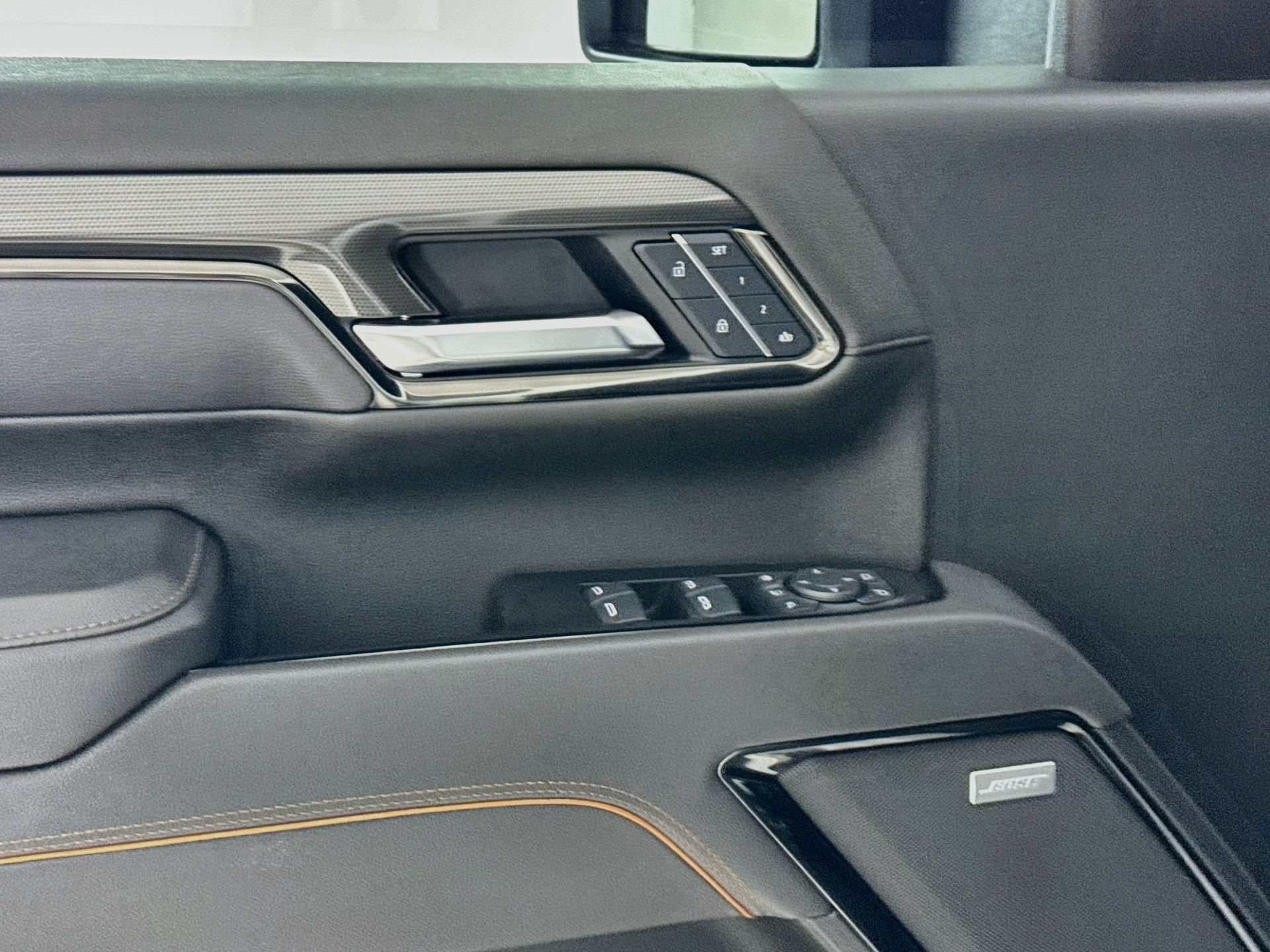 Used 2025 GMC Sierra 2500 AT4 w/ Technology Package AWD/4WD image 19