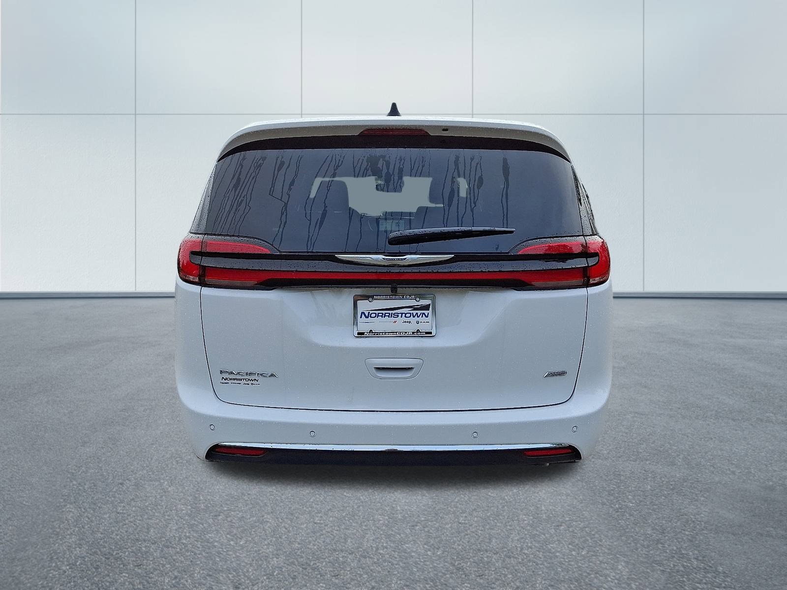 New 2026 Chrysler Pacifica Select image 4