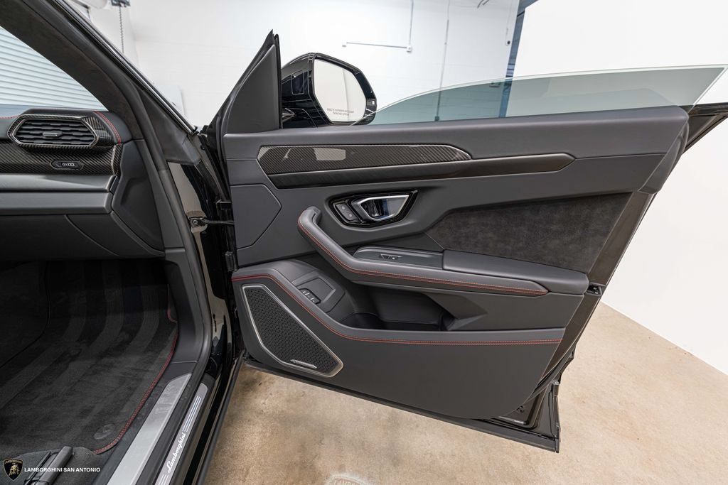 Used 2024 Lamborghini Urus S AWD/4WD image 32