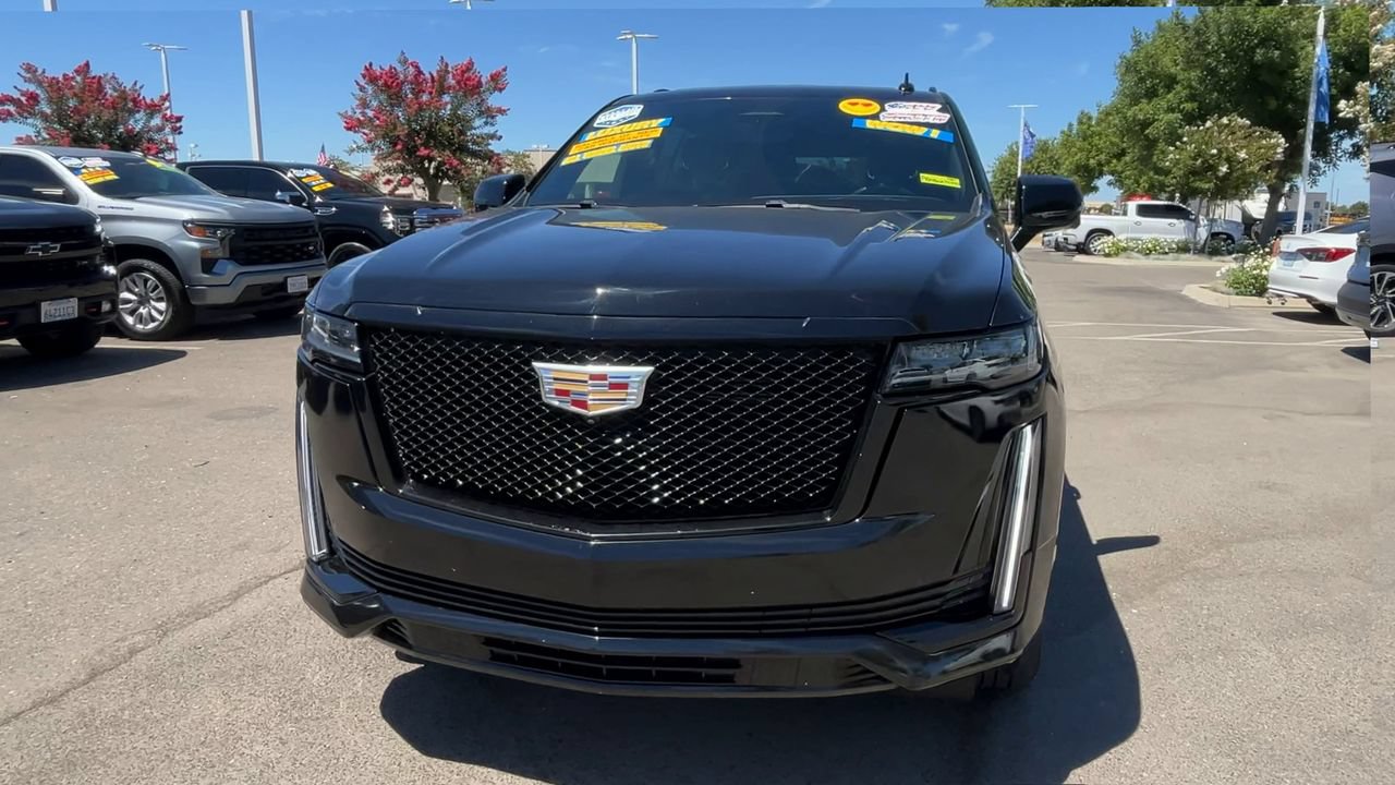 Used 2024 Cadillac Escalade Sport AWD/4WD image 2