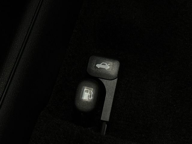 Used 2025 Hyundai Elantra Hybrid FWD image 26