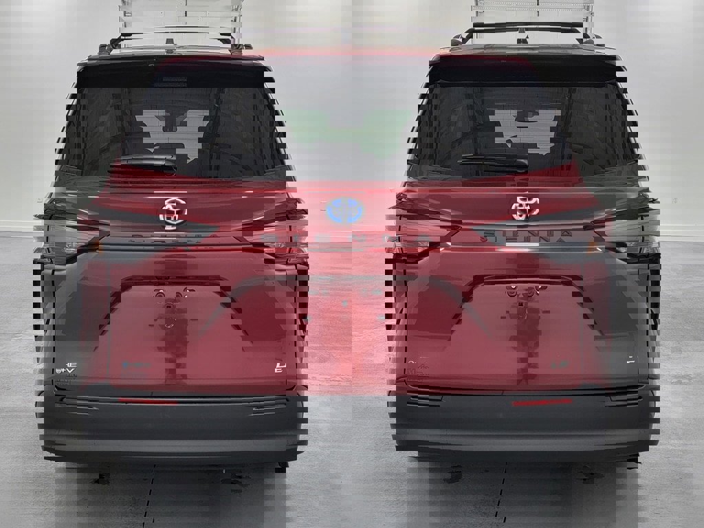 Used 2025 Toyota Sienna LE w/ LE Plus Package image 8