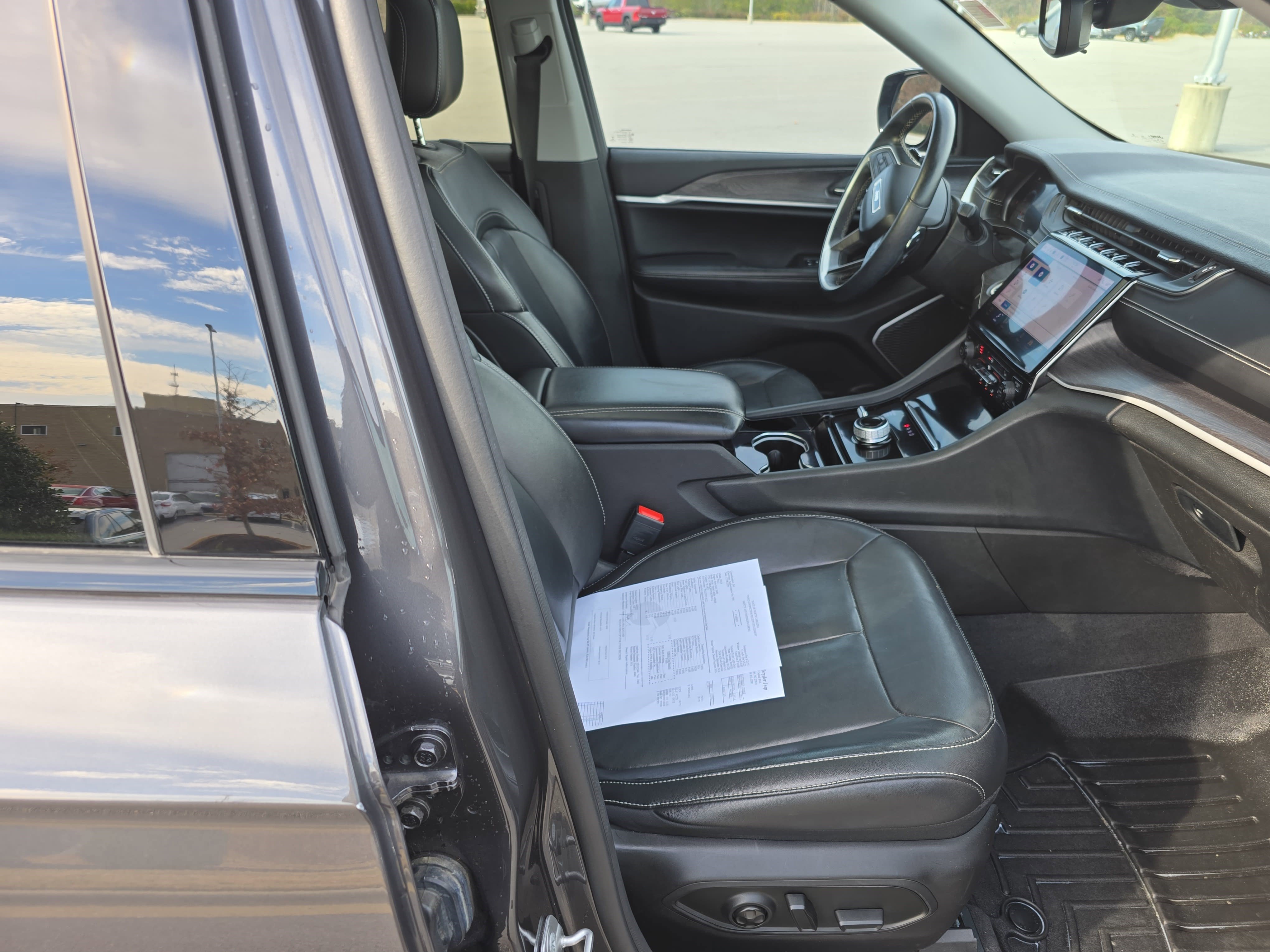 Used 2022 Jeep Grand Cherokee L Limited image 10