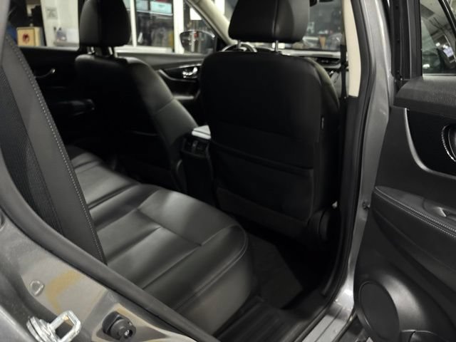 Used 2017 Nissan Rogue SL FWD image 33