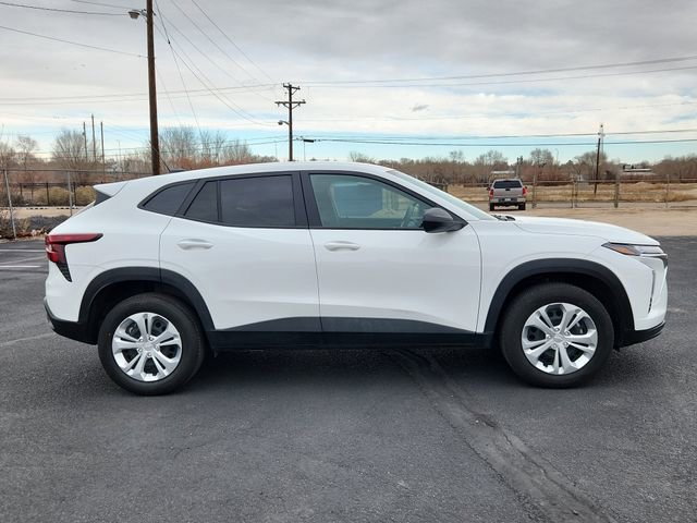 Used 2025 Chevrolet Trax LS FWD image 2