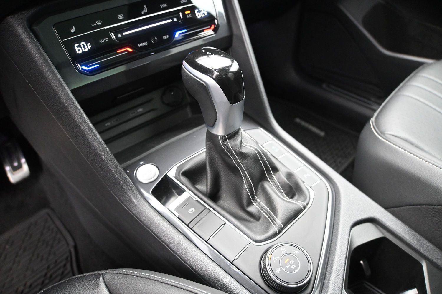 Used 2024 Volkswagen Tiguan SE R-Line AWD/4WD image 5