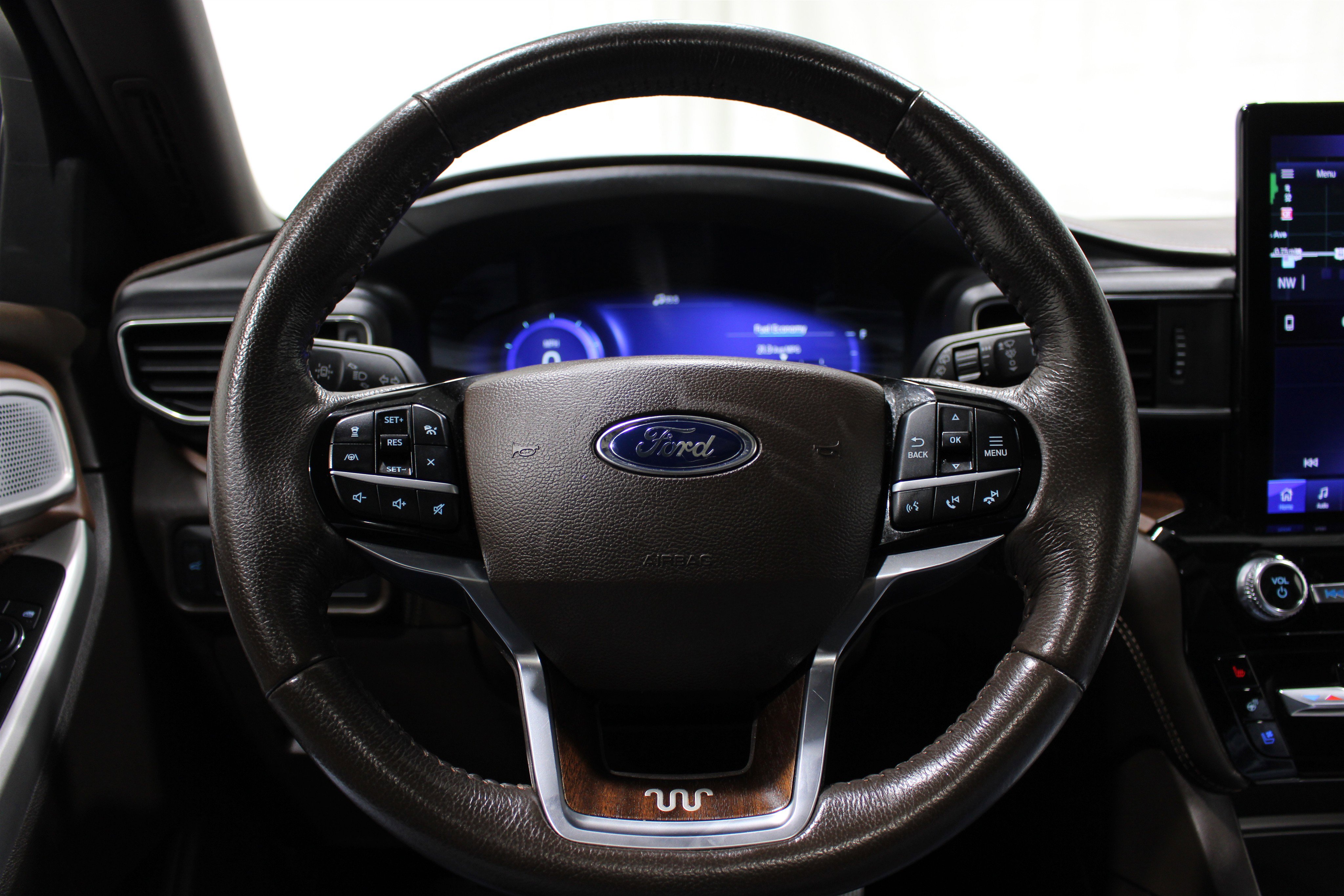 Used 2022 Ford Explorer King Ranch w/ Technology Package AWD/4WD image 11
