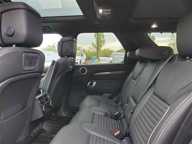 New 2024 Land Rover Discovery Metropolitan Edition image 14