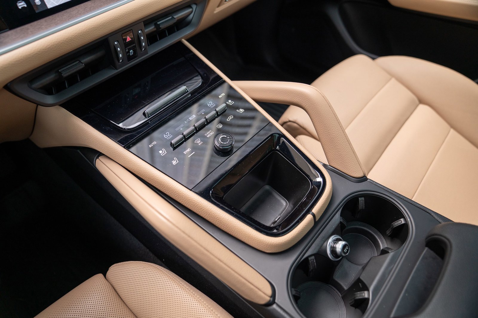 Used 2025 Porsche Cayenne image 20