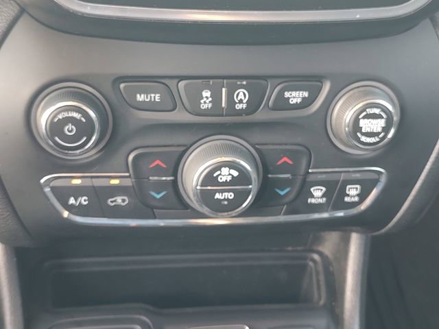 Used 2021 Jeep Cherokee Latitude Lux w/ Comfort/Convenience Group FWD image 16