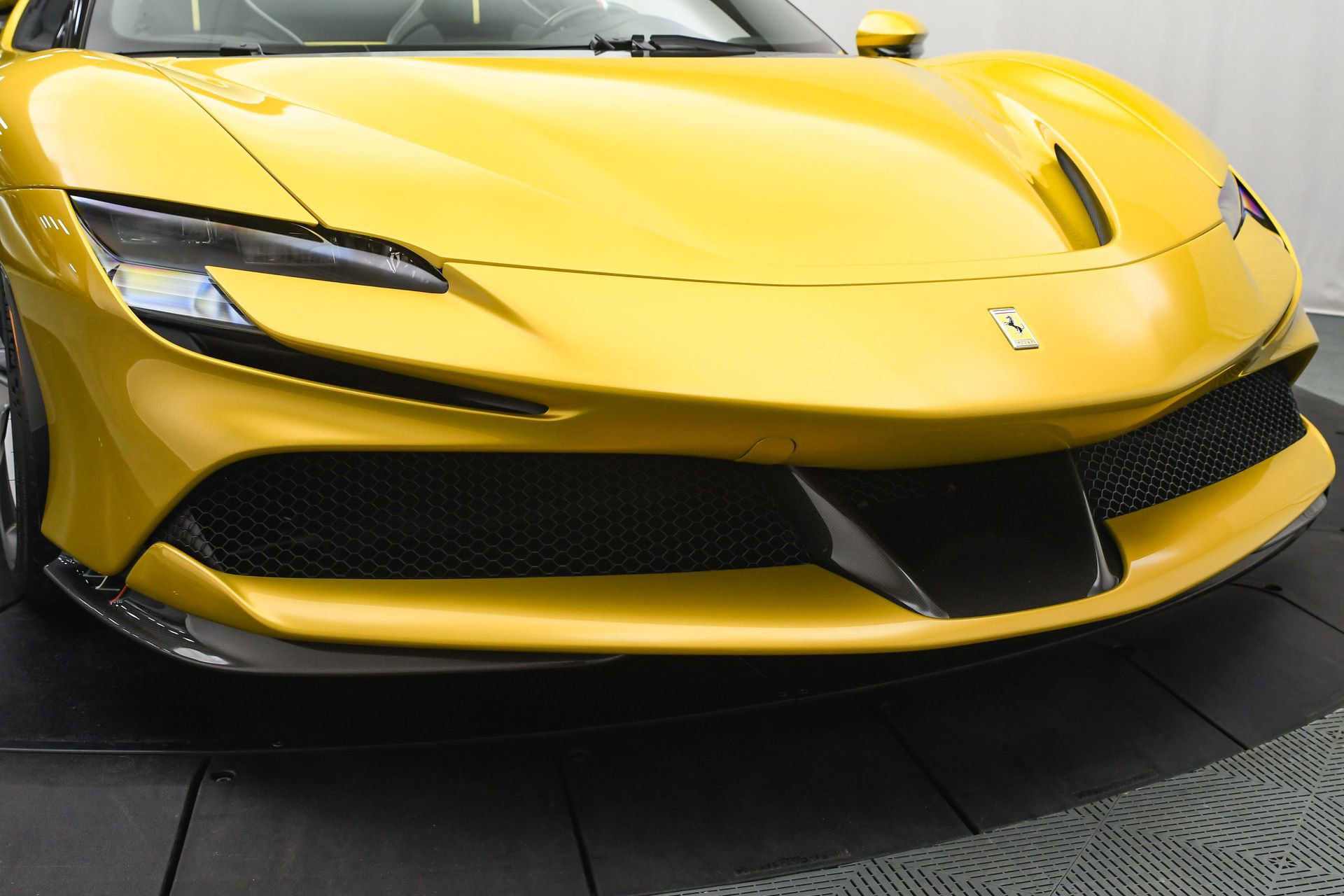 Used 2022 Ferrari SF90 Spider image 23