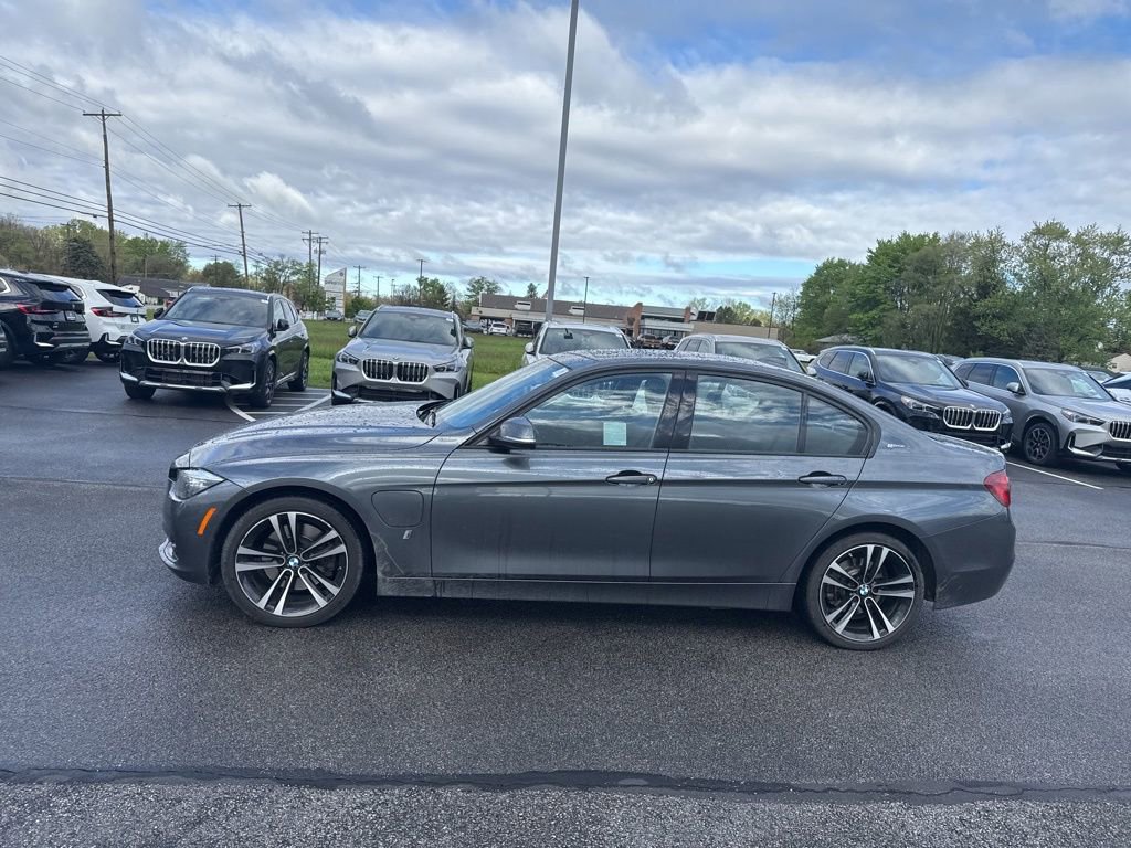 Used 2018 BMW 330e w/ Convenience Package RWD image 4