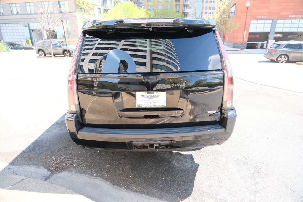 Used 2019 Cadillac Escalade ESV Platinum AWD/4WD image 9