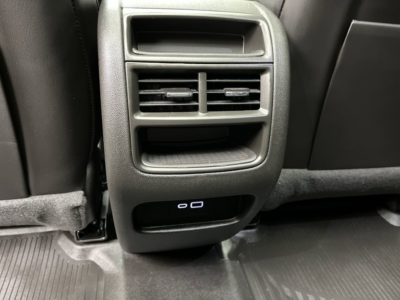 Certified 2024 Cadillac XT5 Sportv w/ LPO, Floor Liner Package AWD/4WD image 14