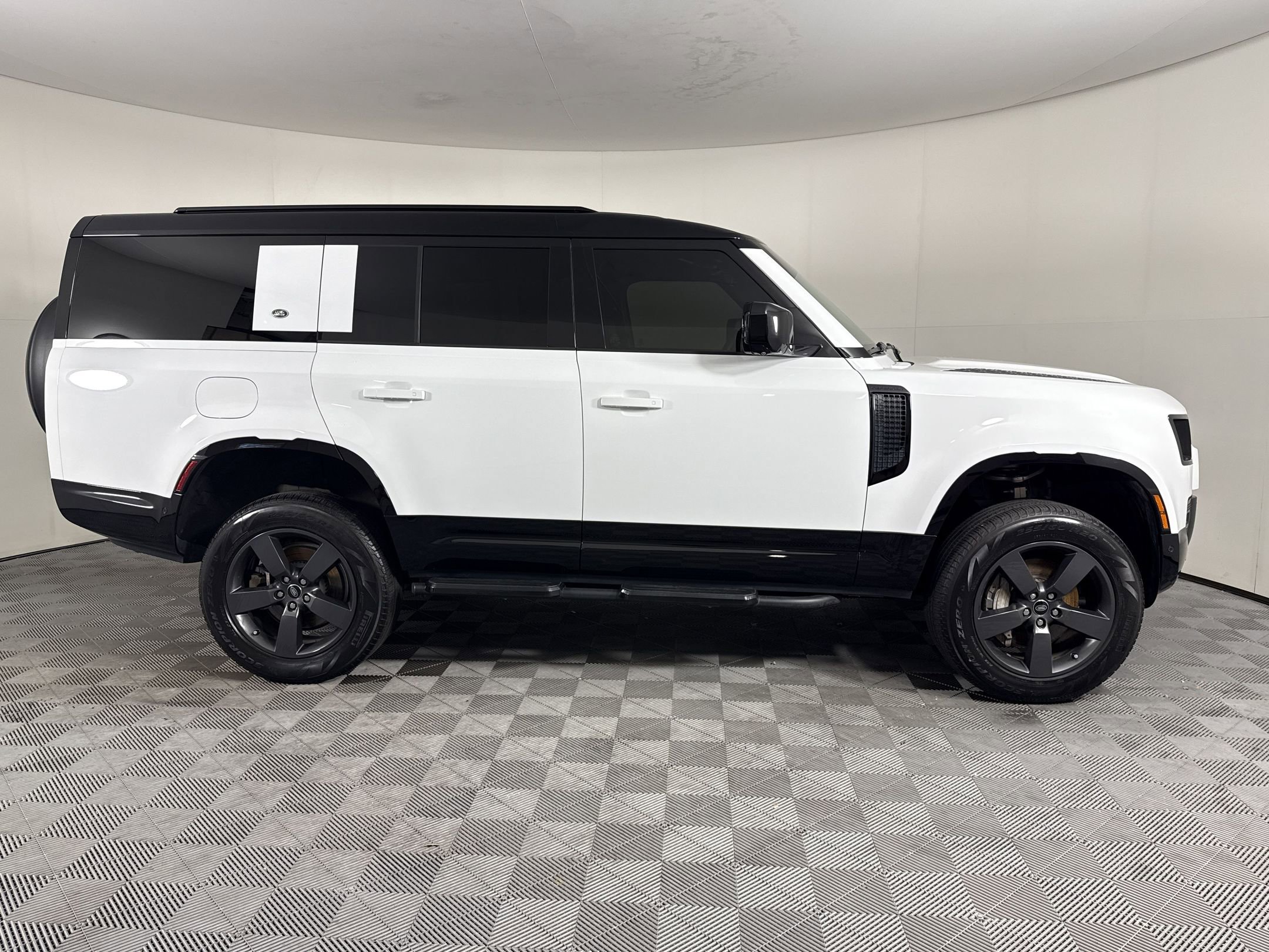 Used 2023 Land Rover Defender 130 X-Dynamic SE AWD/4WD image 8