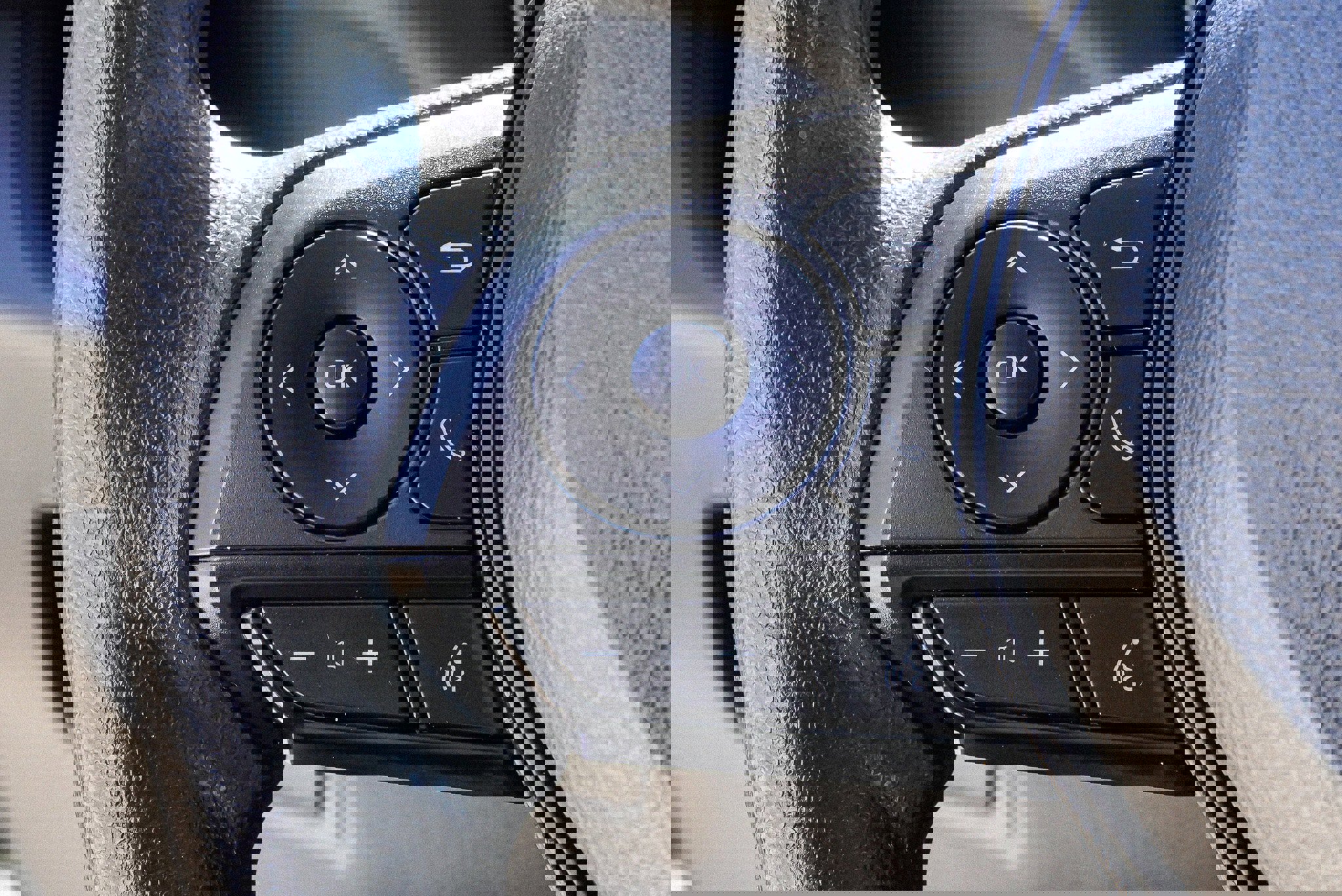 Certified 2025 Toyota RAV4 LE image 31