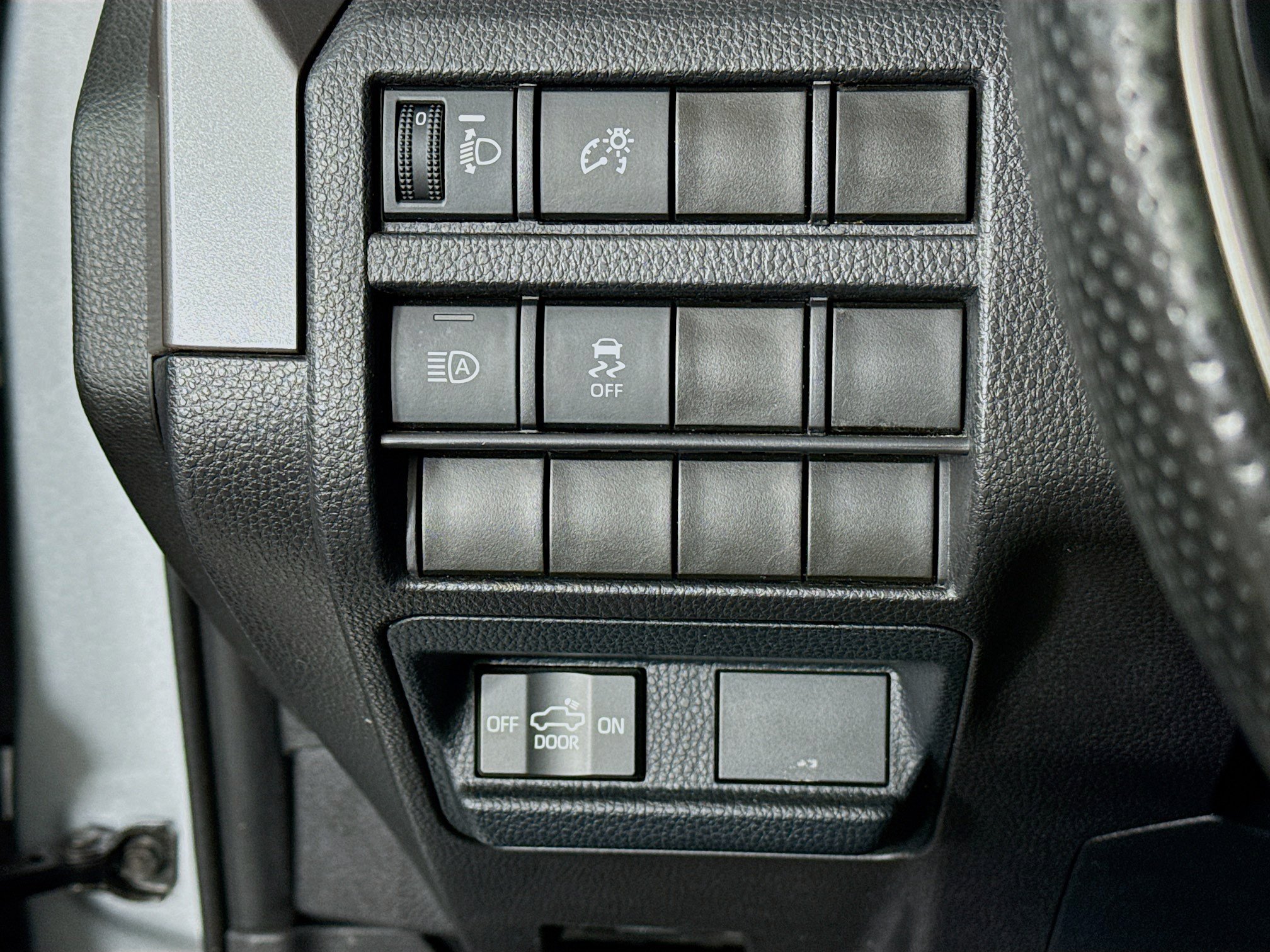 Certified 2024 Toyota Tacoma SR5 AWD/4WD image 10