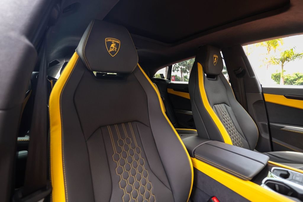 Used 2025 Lamborghini Urus SE AWD/4WD image 62