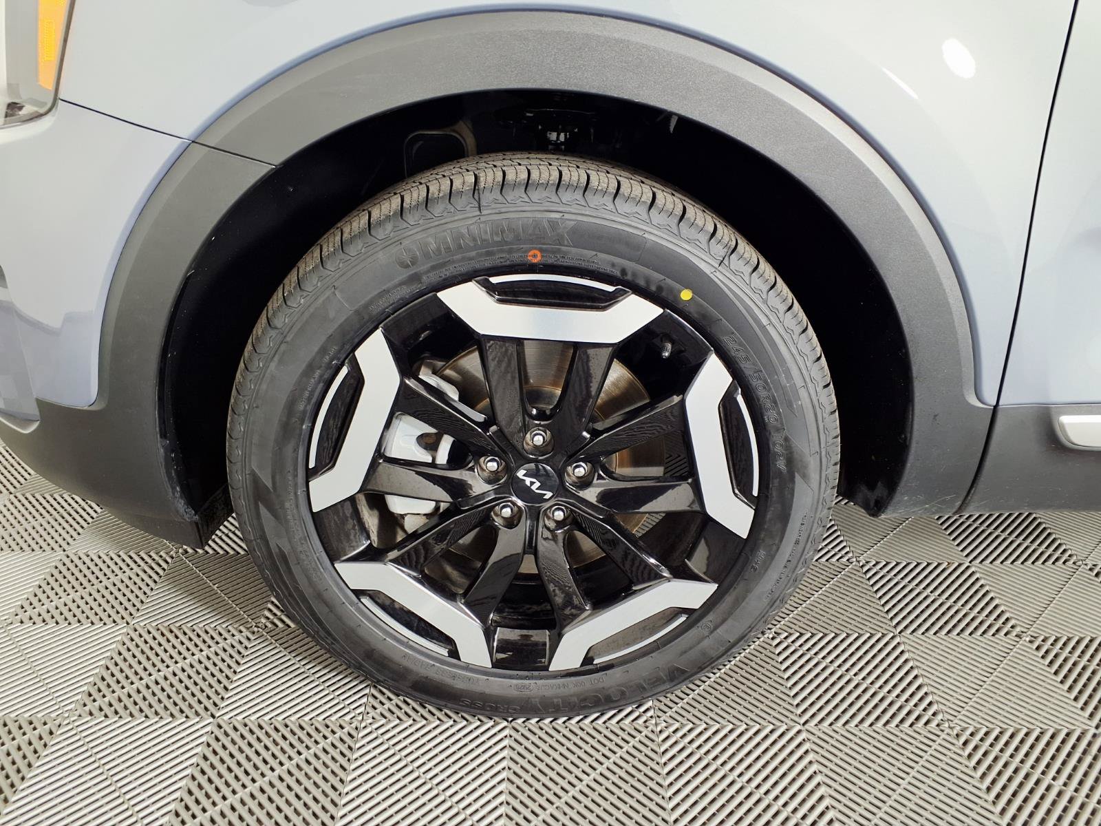 Used 2023 Kia Telluride EX w/ EX Captain's Chair Package FWD image 7