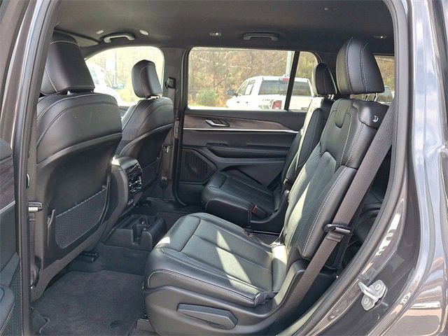 Used 2025 Jeep Grand Cherokee L Limited w/ Black Appearance Package image 20