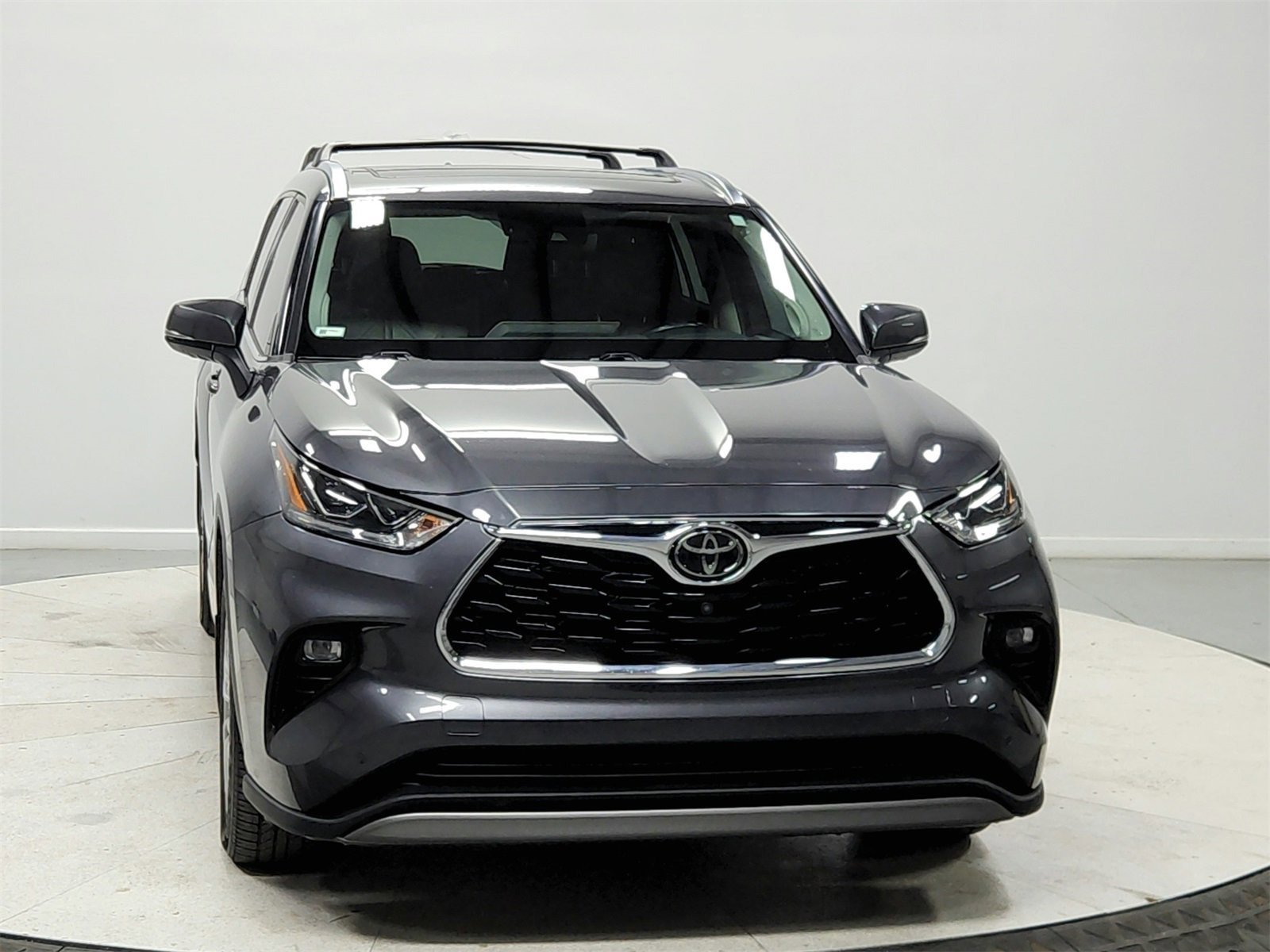 Used 2020 Toyota Highlander Platinum image 2