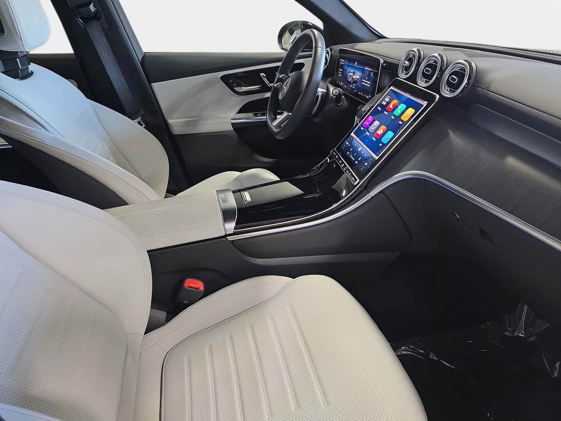 Certified 2025 Mercedes-Benz GLC 300 4MATIC image 10
