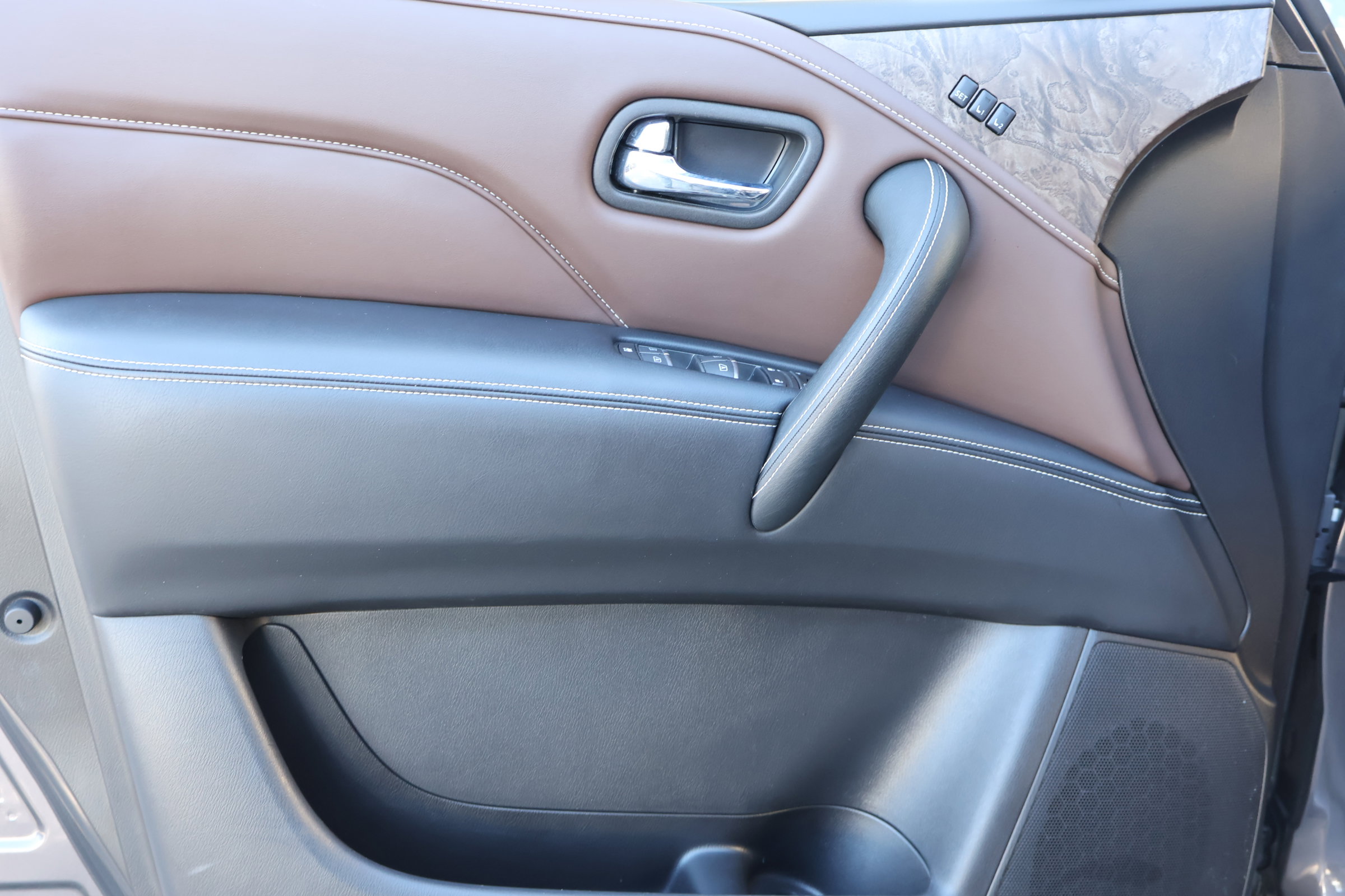 Certified 2024 INFINITI QX80 Premium Select w/ Cargo Package image 14