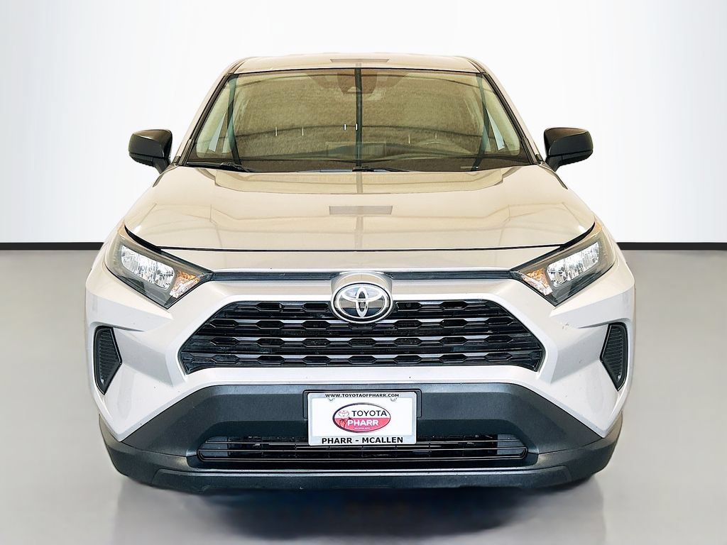 Used 2022 Toyota RAV4 LE FWD image 2