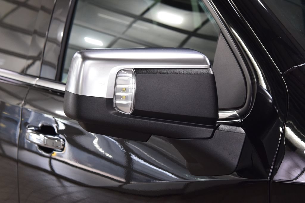Used 2025 Chevrolet Silverado 1500 High Country w/ High Country Premium Package AWD/4WD image 17
