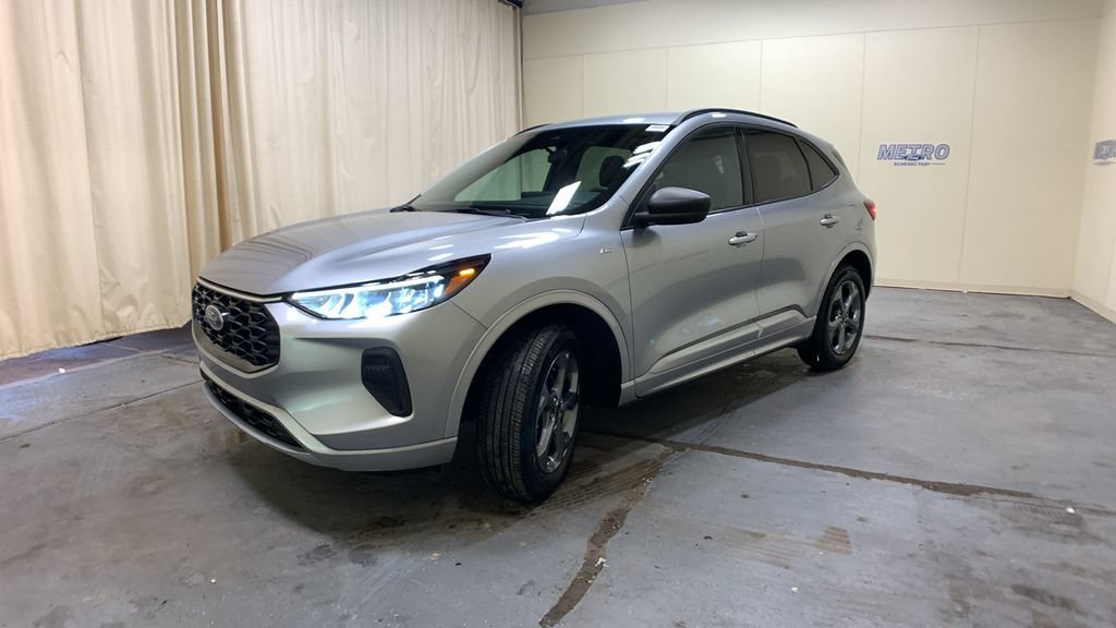 Used 2024 Ford Escape ST-Line w/ Tech Pack #1 AWD/4WD image 7