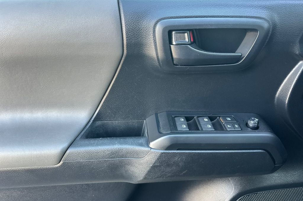 Used 2019 Toyota Tacoma SR w/ SR Convenience Package image 11