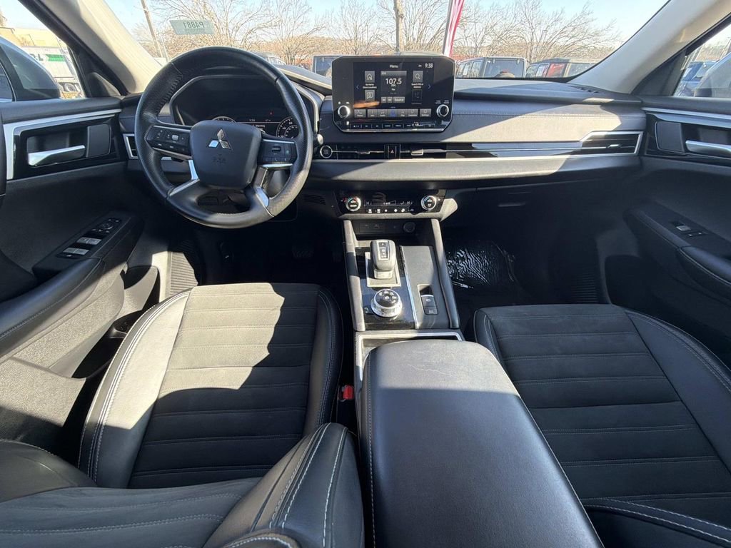 Used 2024 Mitsubishi Outlander SE image 19