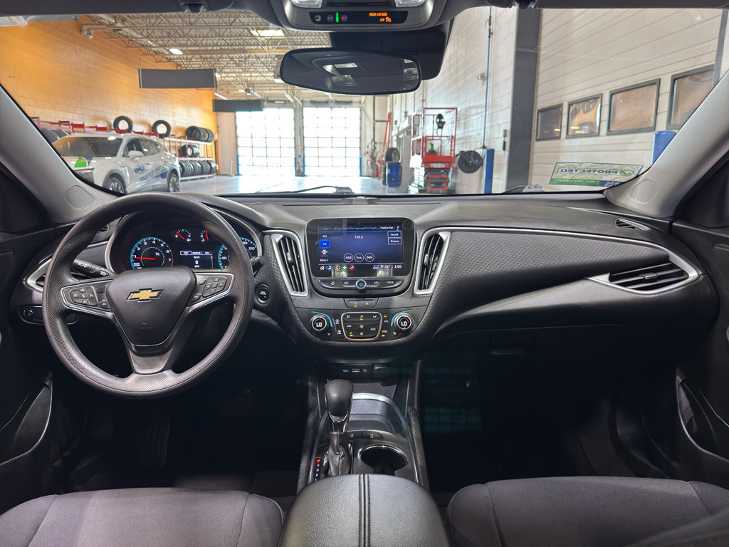 Used 2025 Chevrolet Malibu LT FWD image 12