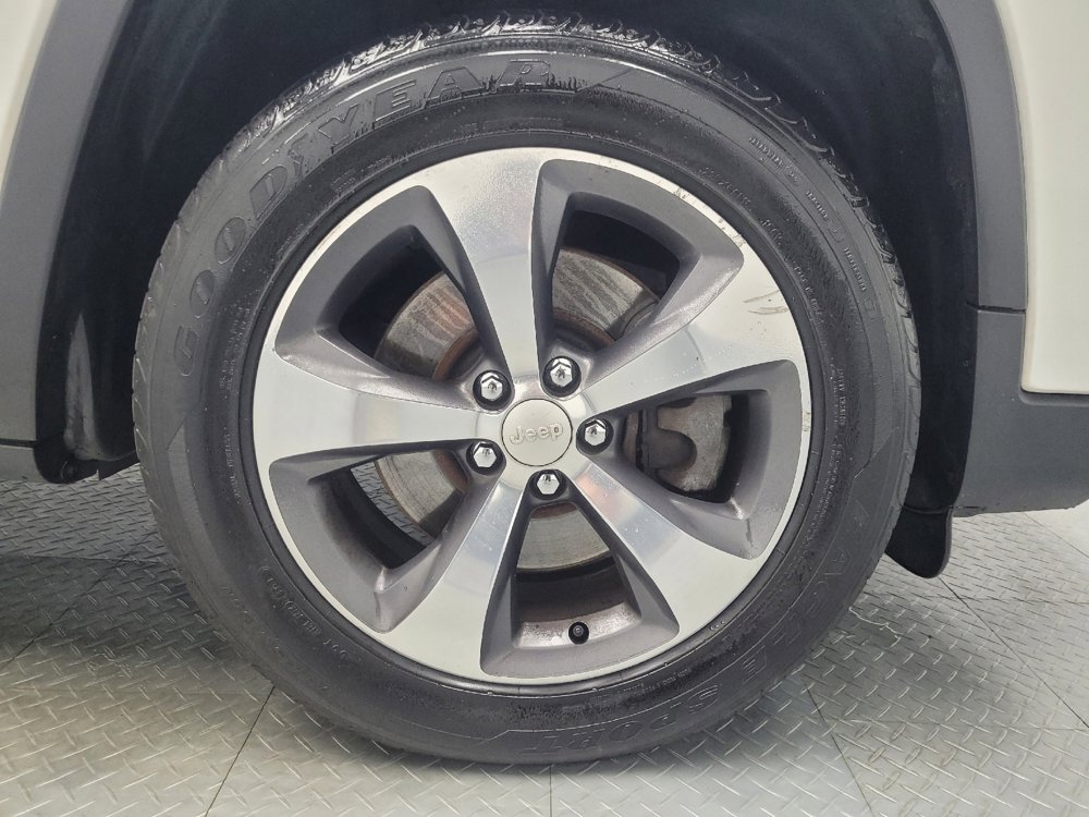 Used 2019 Jeep Cherokee Limited w/ Technology Group image 31