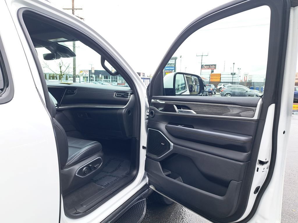 Used 2022 Jeep Wagoneer Series III image 16